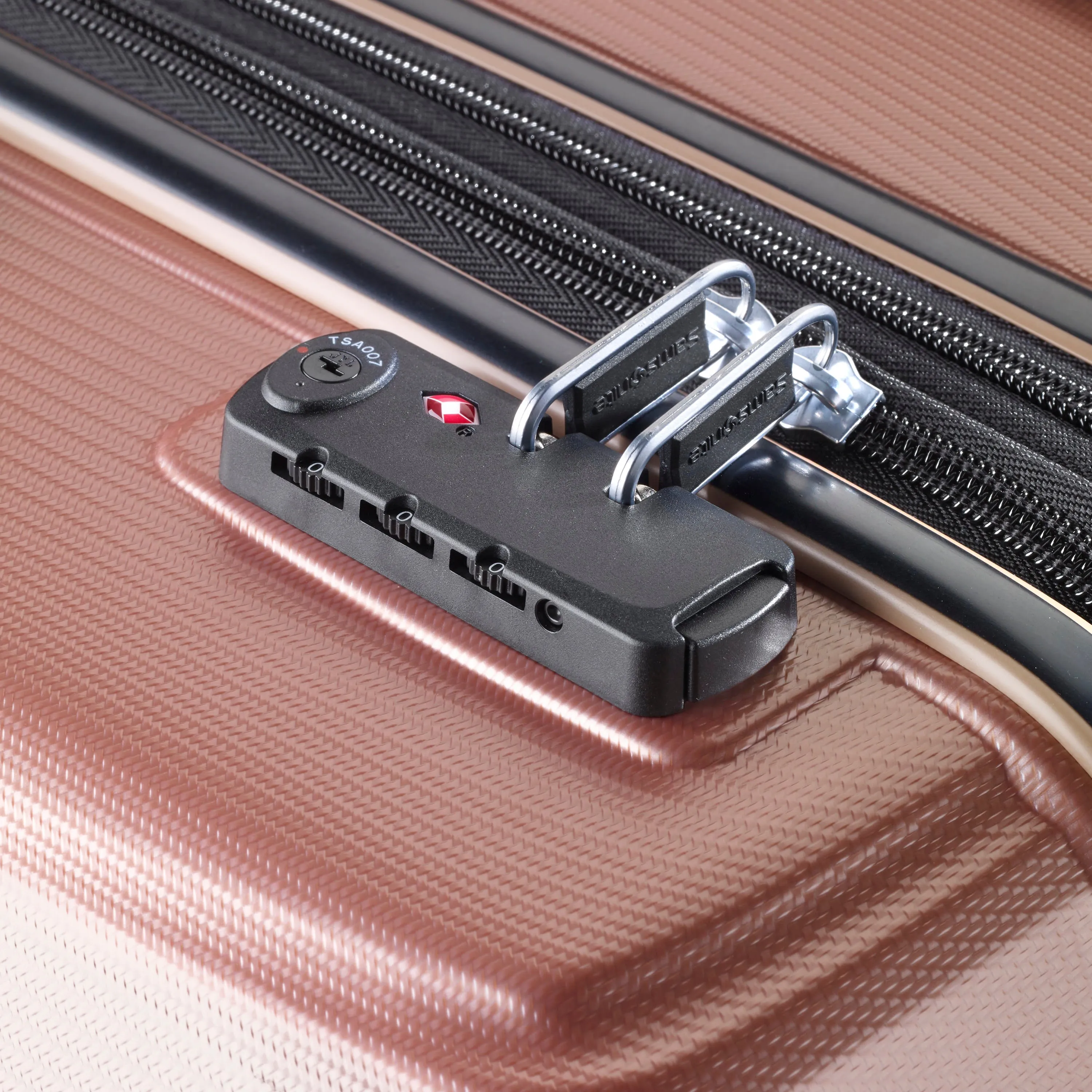 Samsonite Pursuit DLX Plus Spinner Carry-On