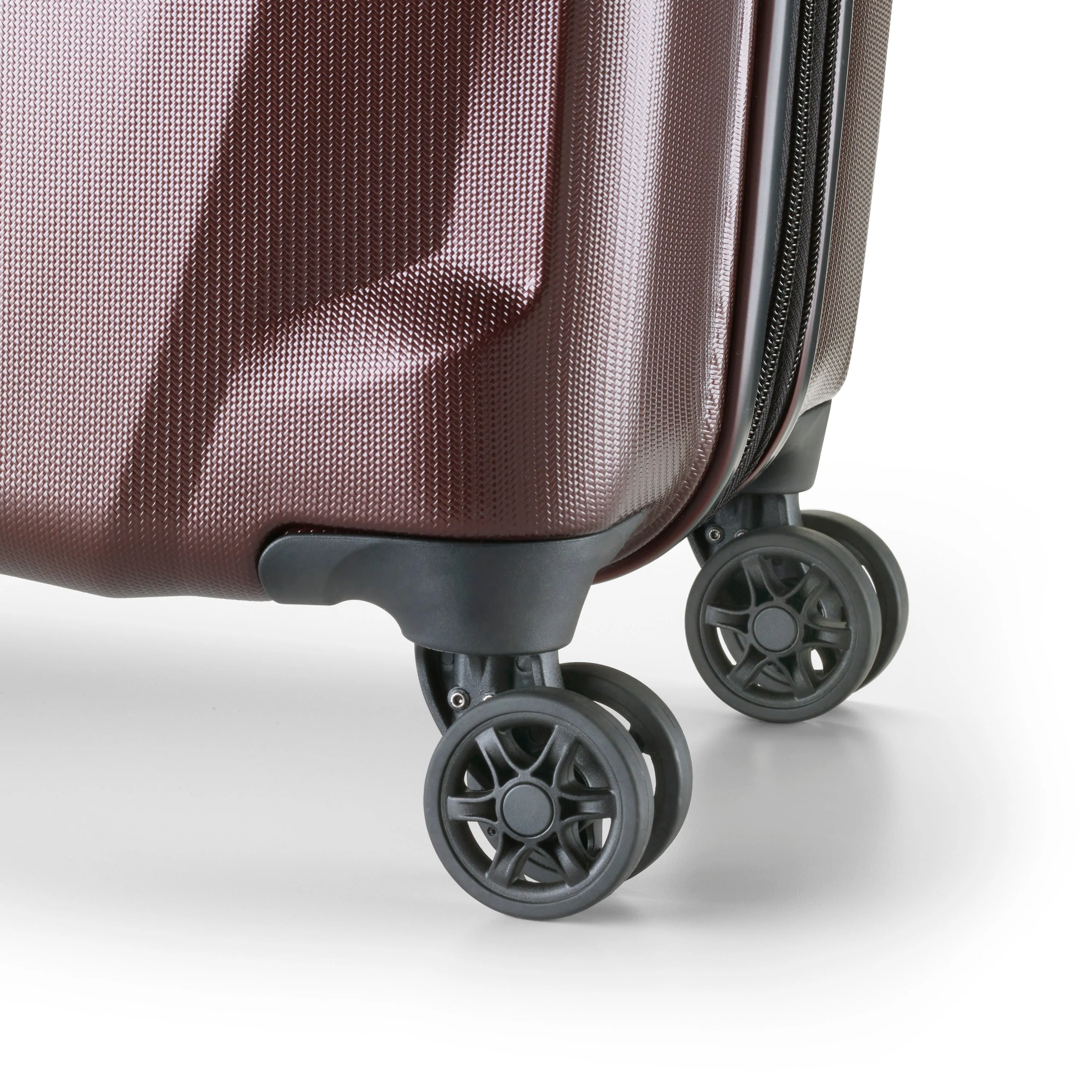 Samsonite Pursuit DLX Plus Spinner Carry-On