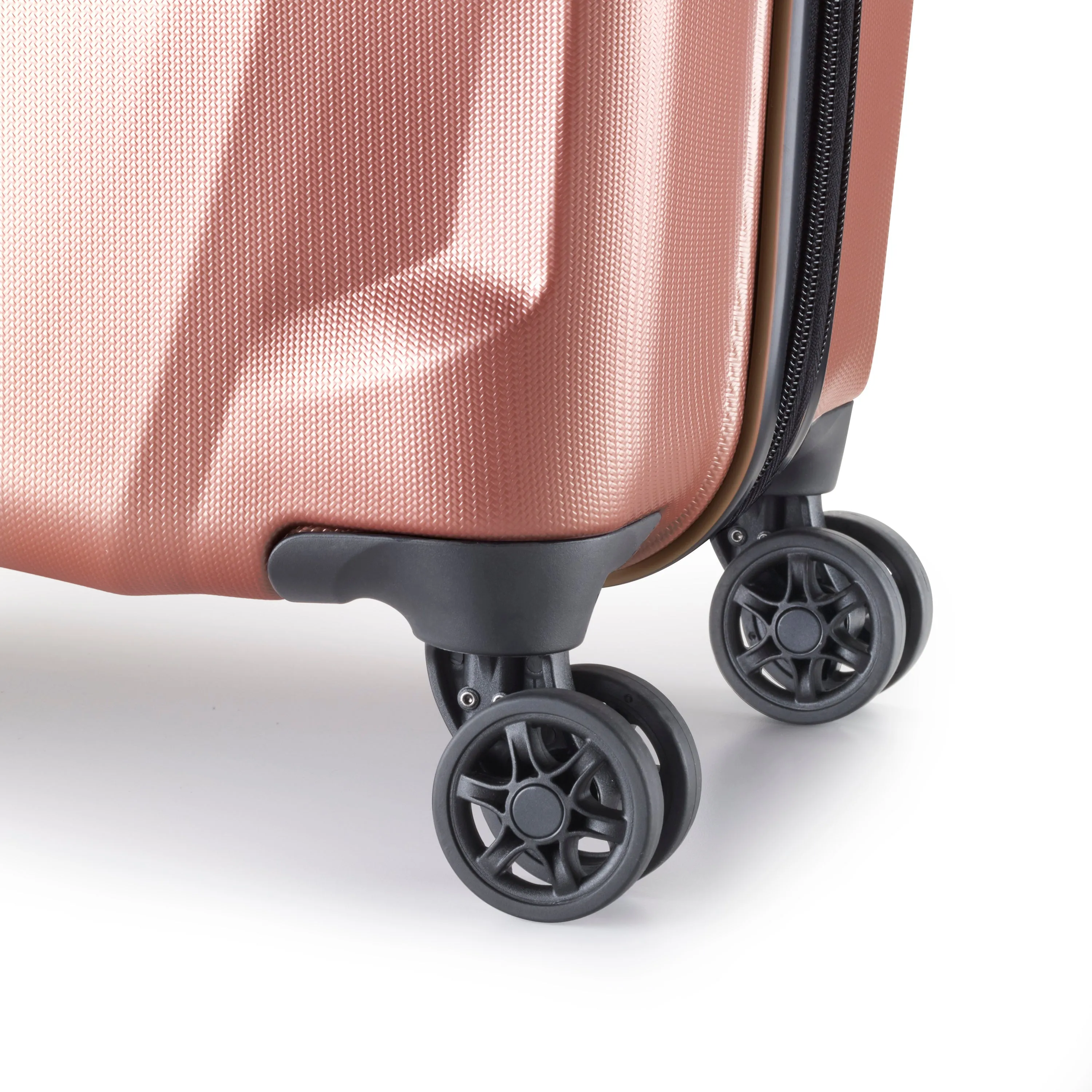 Samsonite Pursuit DLX Plus Spinner Carry-On
