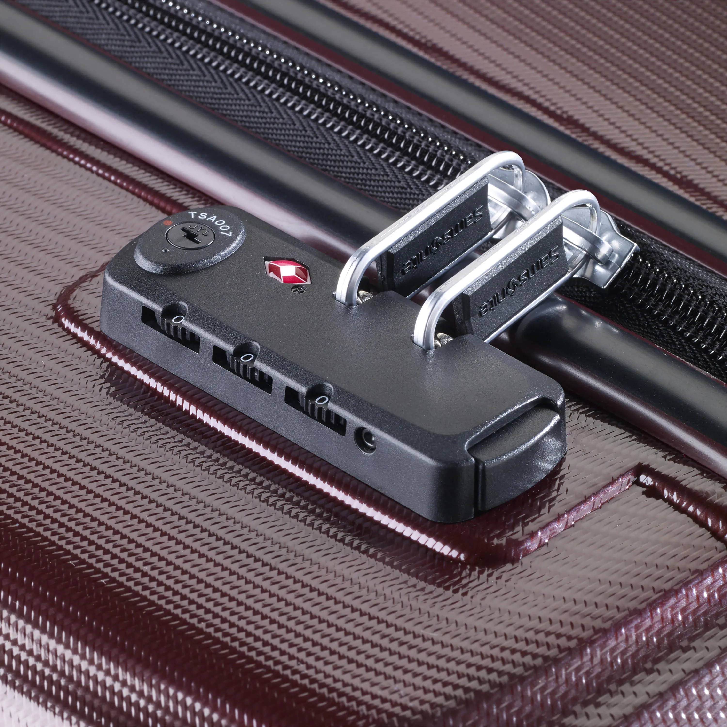 Samsonite Pursuit DLX Plus Spinner Carry-On