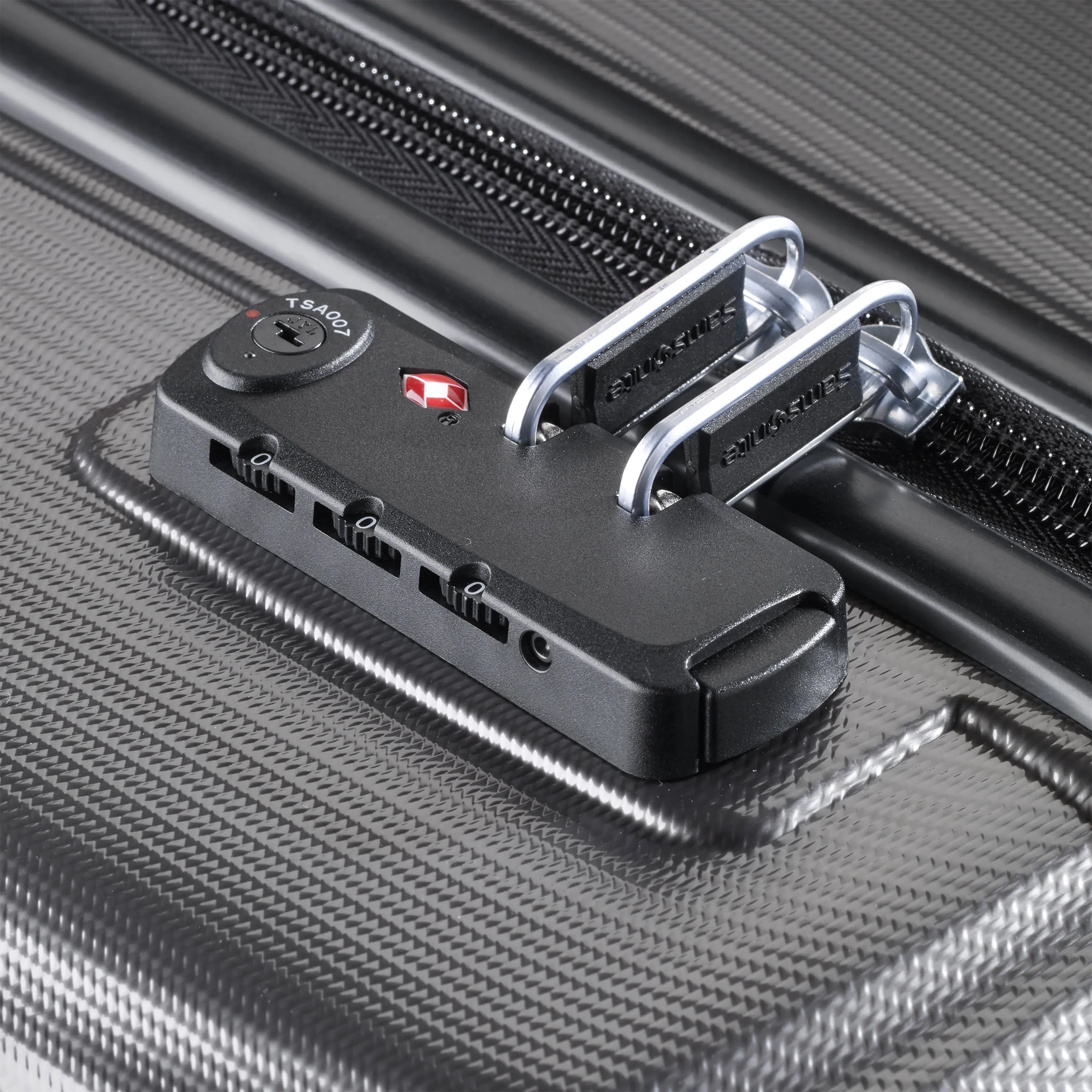 Samsonite Pursuit DLX Plus Spinner Carry-On