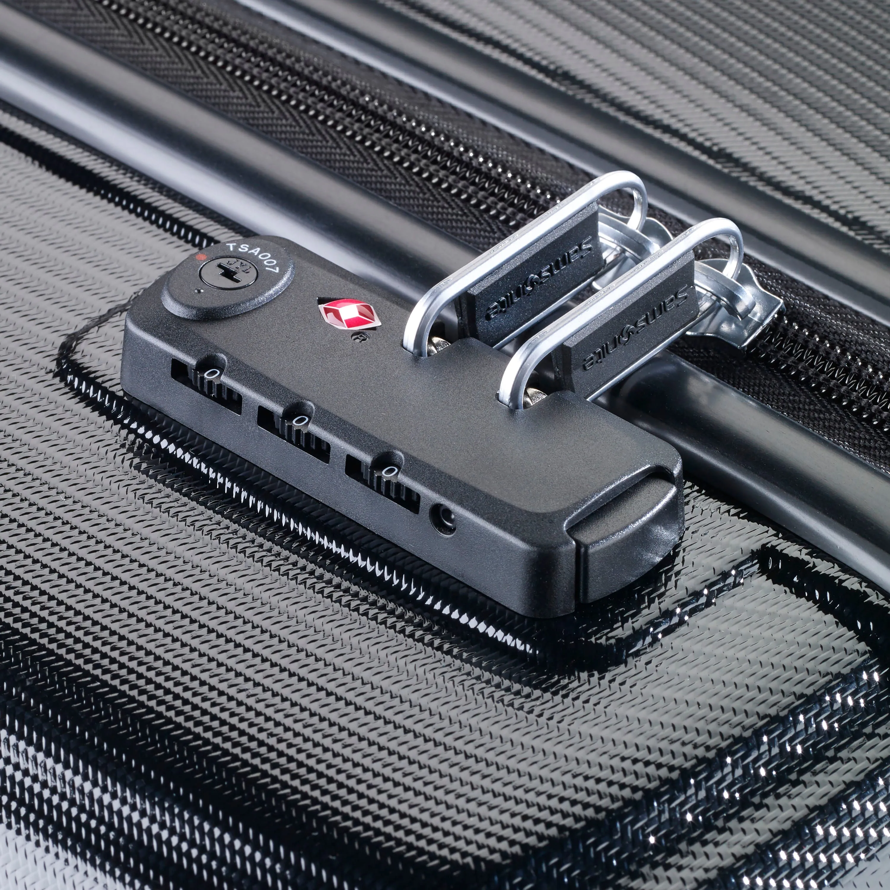 Samsonite Pursuit DLX Plus Spinner Carry-On
