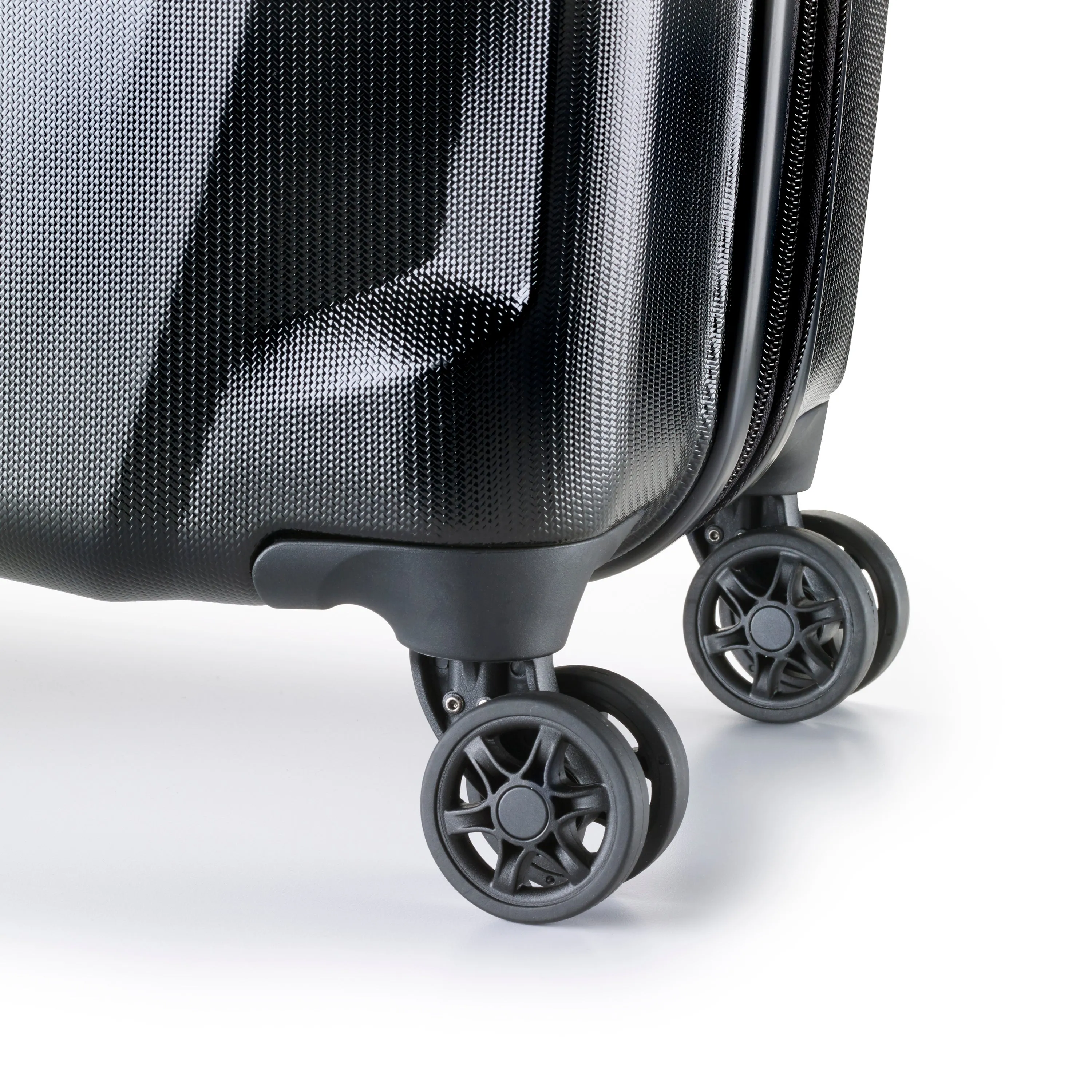 Samsonite Pursuit DLX Plus Spinner Carry-On