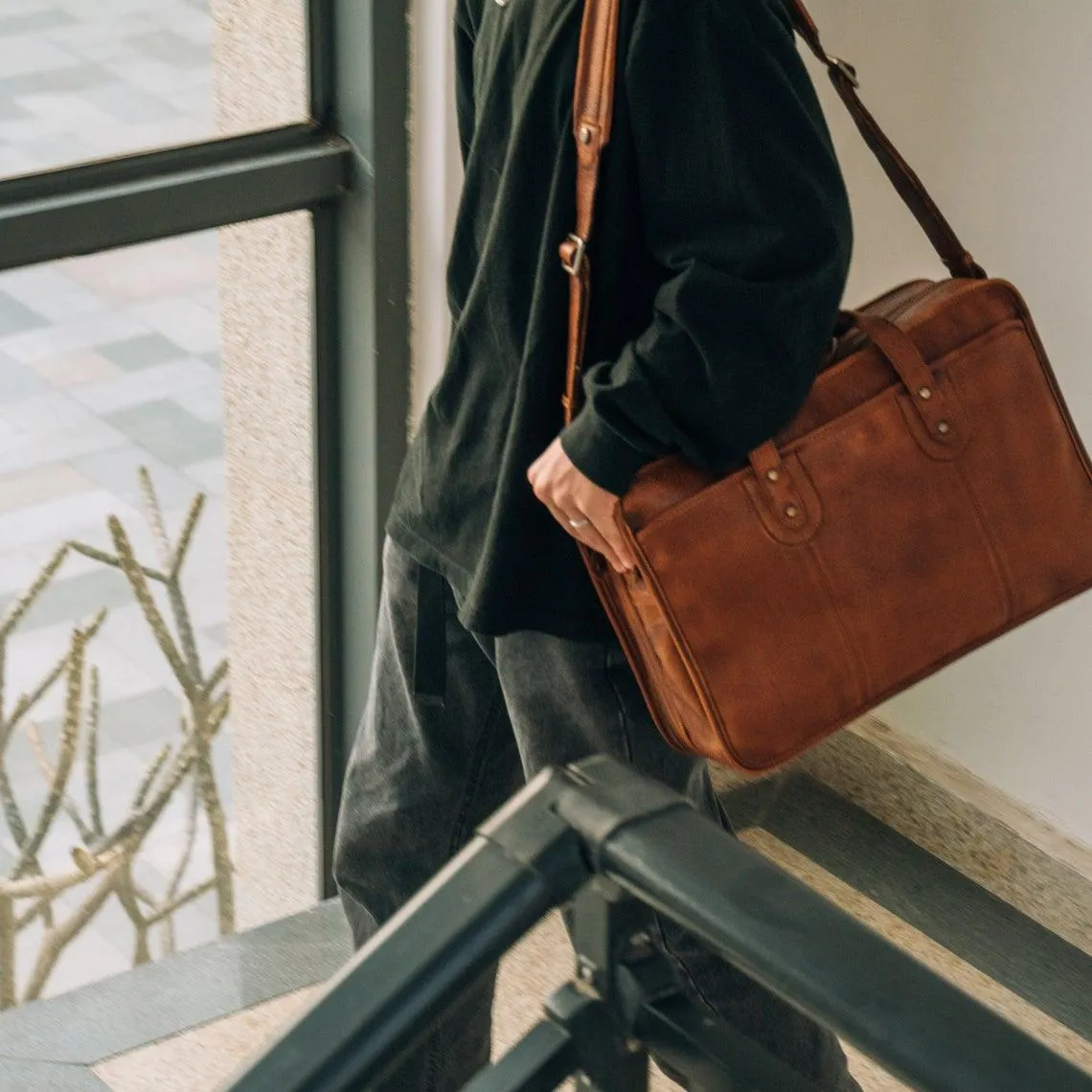Woosir Vintage Leather Briefcase Fit 16" 17" Laptop